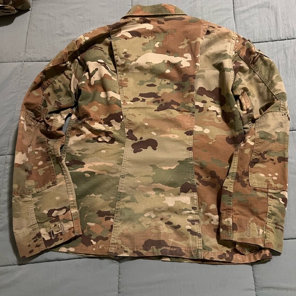 Female OCP Army Uniform set size small - Picture 4 of 10